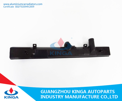 Le réservoir en aluminium de radiateur de liquide réfrigérant de la collecte L200 2.5D 4D56 de Nissan de radiateur de débordement partie fournisseur