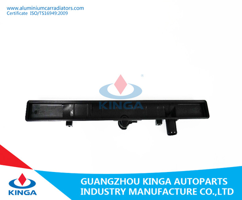 Le réservoir en aluminium de radiateur de liquide réfrigérant de la collecte L200 2.5D 4D56 de Nissan de radiateur de débordement partie fournisseur